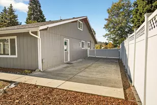 1977 Fairlane Dr, Medford, OR 97501 - Photo 36
