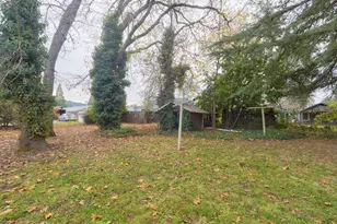 1213 E Park St, Grants Pass, OR 97527 - Photo 8