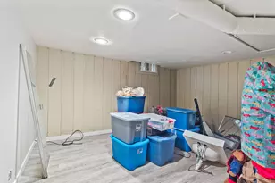 1213 E Park St, Grants Pass, OR 97527 - Photo 14