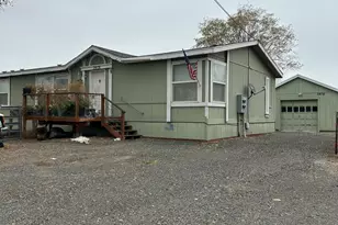 397 SE 6th St, Madras, OR 97741 - Photo 1