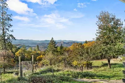 827 Summit Loop, Grants Pass, OR 97527 - Photo 54