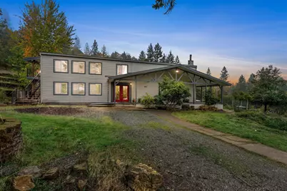 827 Summit Loop, Grants Pass, OR 97527 - Photo 1