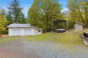 827 Summit Loop, Grants Pass, OR 97527 - Photo 8