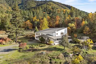 827 Summit Loop, Grants Pass, OR 97527 - Photo 2