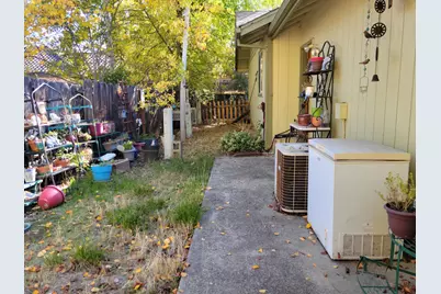 1523 NW Thompson Way, Grants Pass, OR 97526 - Photo 32