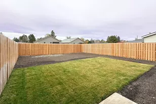 2359 SW 24th St, Redmond, OR 97756 - Photo 10