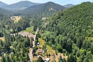 513 Barton Rd, Glendale, OR 97442 - Photo 6