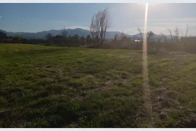 285 W Glenwood Road, Medford, OR 97501 - Photo 1