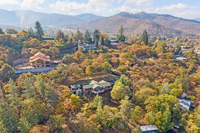 2070 Skyview Drive, Medford, OR 97501 - Photo 4