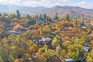 2070 Skyview Dr, Medford, OR 97501 - Photo 4