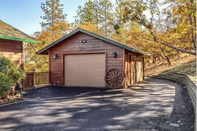 2070 Skyview Drive, Medford, OR 97501 - Photo 24