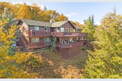 2070 Skyview Drive, Medford, OR 97501 - Photo 2