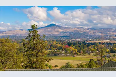 2070 Skyview Drive, Medford, OR 97501 - Photo 4