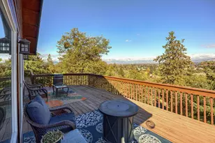 2070 Skyview Dr, Medford, OR 97501 - Photo 18