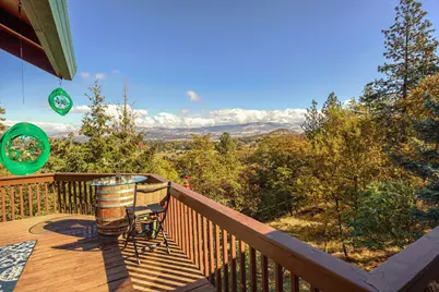 2070 Skyview Drive, Medford, OR 97501 - Photo 16