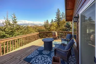 2070 Skyview Dr, Medford, OR 97501 - Photo 18