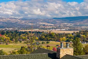 2070 Skyview Dr, Medford, OR 97501 - Photo 6