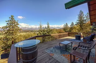 2070 Skyview Dr, Medford, OR 97501 - Photo 20