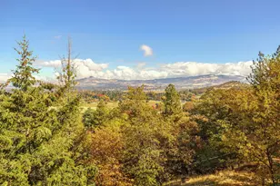 2070 Skyview Dr, Medford, OR 97501 - Photo 14
