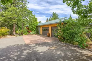 1988 Old Siskiyou Hwy, Ashland, OR 97520 - Photo 44