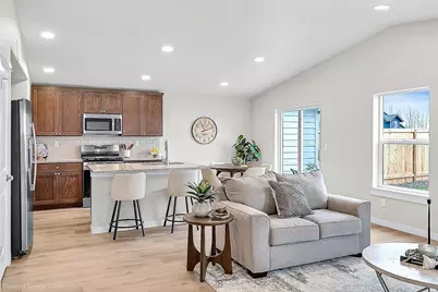 1806 Dragon Tail Place #11, Medford, OR 97504 - Photo 2