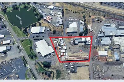 330 SE Evergreen Avenue, Redmond, OR 97756 - Photo 2