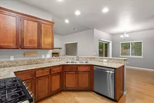 931 Highbury Dr, Medford, OR 97501 - Photo 16