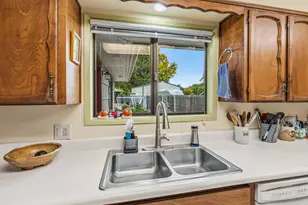 1294 Corona Ave, Medford, OR 97504 - Photo 12