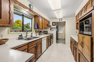 1294 Corona Ave, Medford, OR 97504 - Photo 10