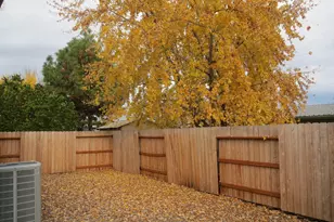 555 Freeman Rd, Central Point, OR 97502 - Photo 10