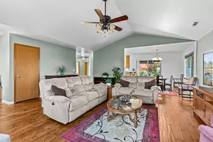 1023 Highlands Dr, Eagle Point, OR 97524 - Photo 8