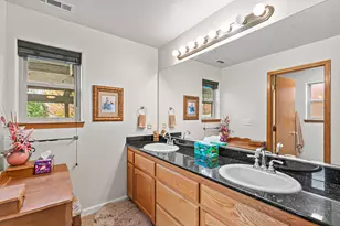 1023 Highlands Dr, Eagle Point, OR 97524 - Photo 16