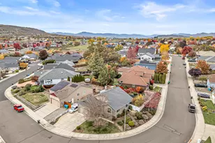 1023 Highlands Dr, Eagle Point, OR 97524 - Photo 32