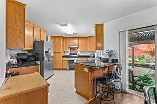 1023 Highlands Dr, Eagle Point, OR 97524 - Photo 10