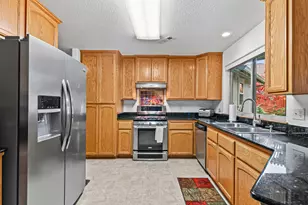 1023 Highlands Dr, Eagle Point, OR 97524 - Photo 12