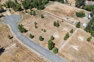 252 Deruyte Wy, Rogue River, OR 97537 - Photo 1