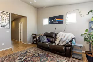 401 NE Orchid Ct, Madras, OR 97741 - Photo 12