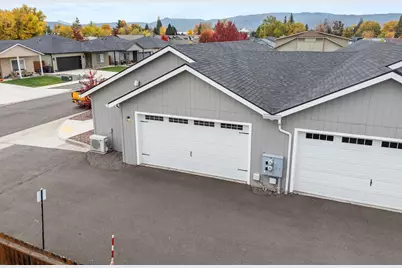 199 Mellecker Way, Medford, OR 97501 - Photo 30