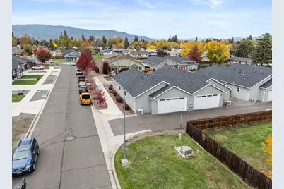 199 Mellecker Way, Medford, OR 97501 - Photo 34