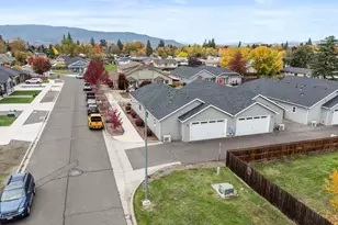 199 Mellecker Way, Medford, OR 97501 - Photo 34