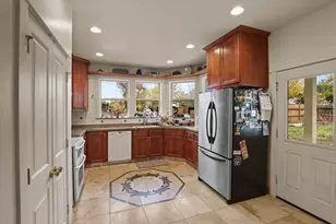 301 N Church St, Phoenix, OR 97535 - Photo 8