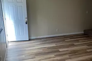 2055 Campus Dr, Medford, OR 97504 - Photo 4