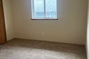 2055 Campus Dr, Medford, OR 97504 - Photo 18