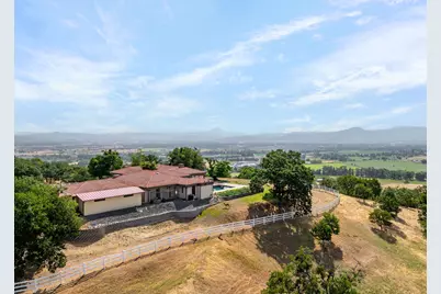 6048 Tolo Road, Central Point, OR 97502 - Photo 4