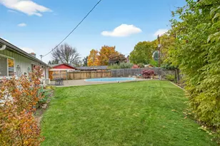 541 Barry Cir, Medford, OR 97501 - Photo 28