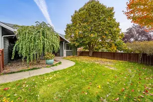 2659 Esther Ln, Grants Pass, OR 97527 - Photo 4