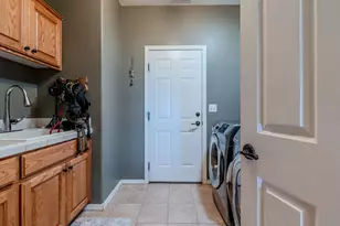 398 Robert Trent Jones Blvd, Eagle Point, OR 97524 - Photo 36