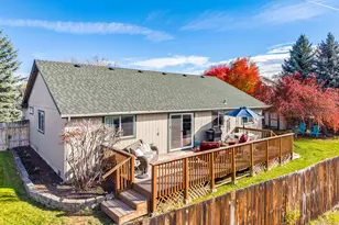 946 NW Negus Ln, Redmond, OR 97756 - Photo 32