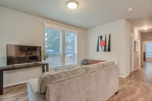 61040 S Queens Dr, Bend, OR 97702 - Photo 6