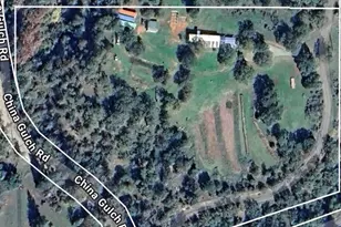 1652 China Gulch Rd, Jacksonville, OR 97530 - Photo 2